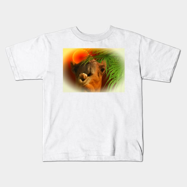 Kamel Dodo sagt "hallo" Kids T-Shirt by LessaKs Art